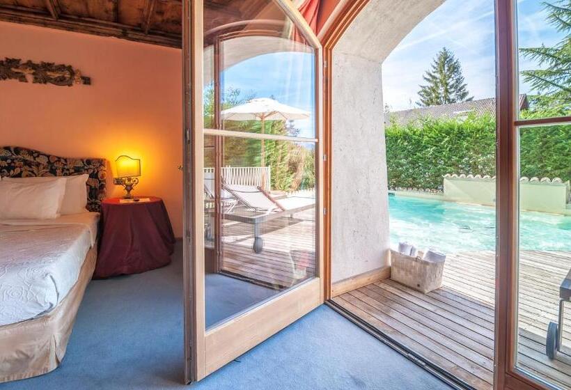 اتاق استاندارد با چشم‌انداز استخر, Villa Orso Grigio