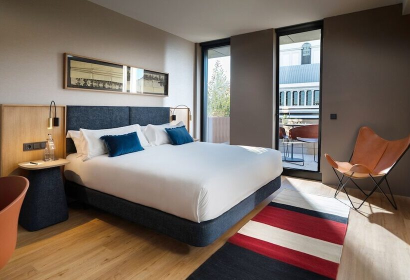 اتاق لوکس با چشم‌انداز, Ocean Drive Madrid