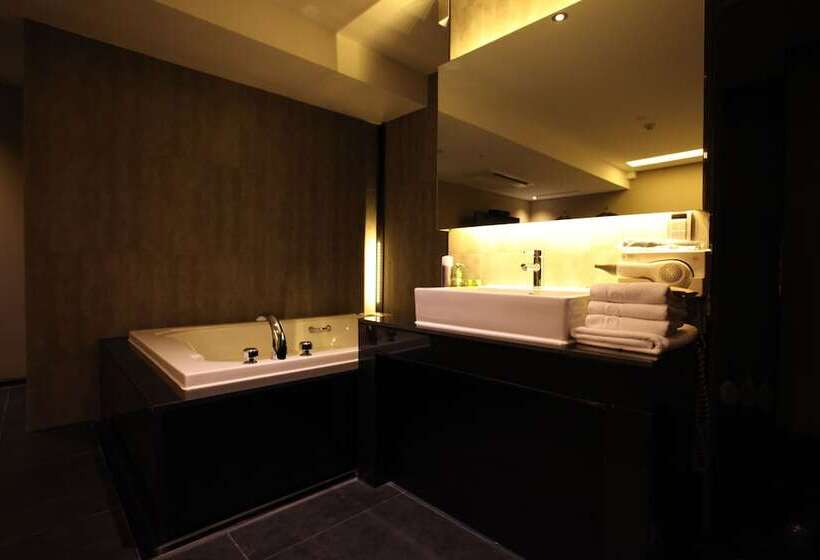 اتاق لوکس, Adlige