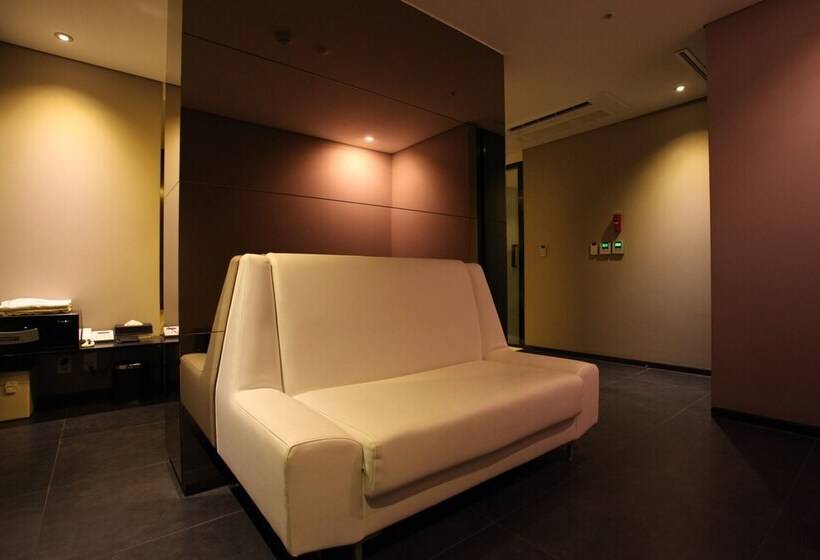 اتاق لوکس, Adlige