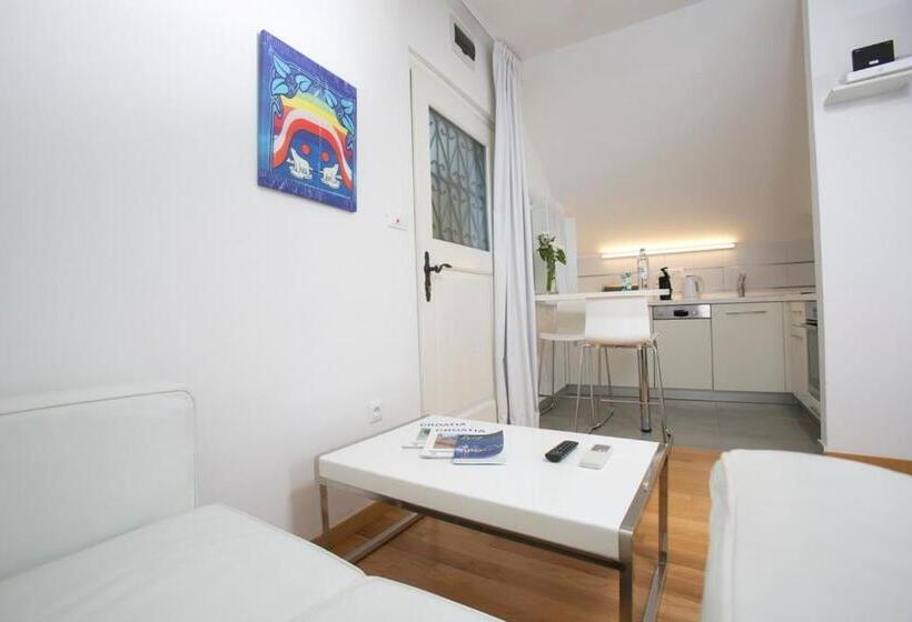 Superior studio with terrace, Divota Apartment
