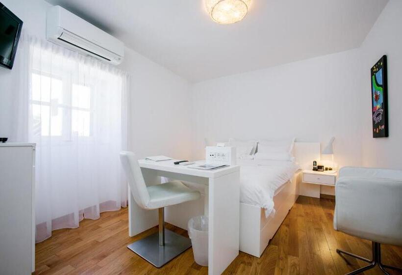 Номер Basic с Балконом, Divota Apartment