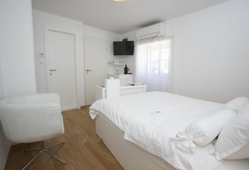 Номер Basic с Балконом, Divota Apartment