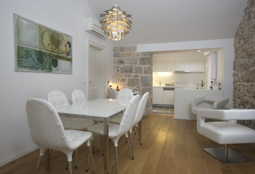 Вилла Deluxe 3 Спальни, Divota Apartment