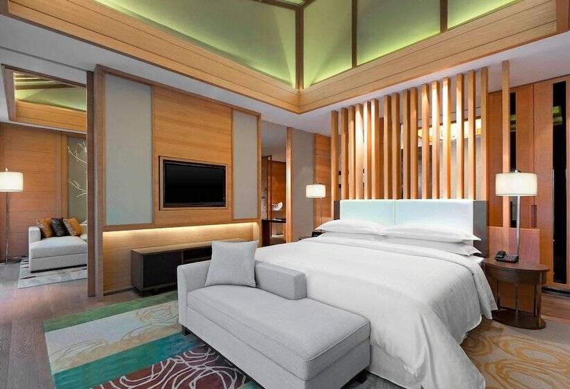 Люкс Повышенной Комфортности, Sheraton Grand Hangzhou Wetland Park Resort