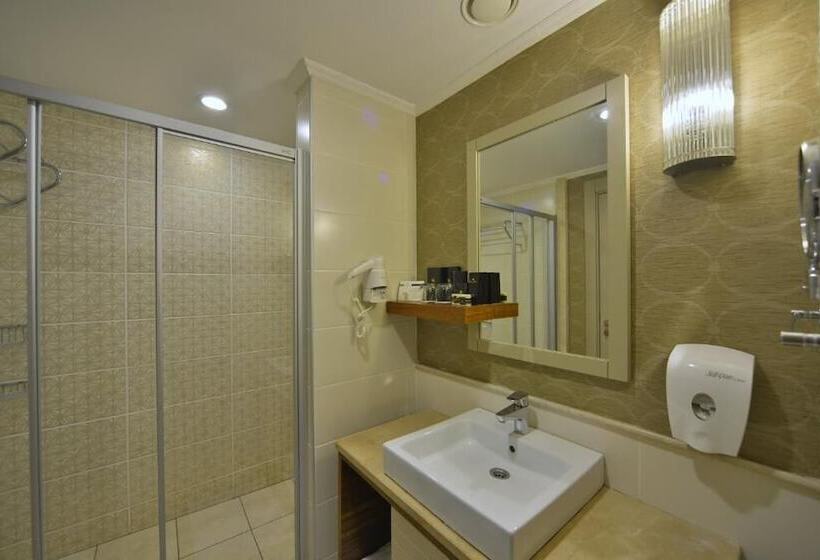 اتاق استاندارد با چشم‌انداز استخر, Side Crown Serenity All Inclusive