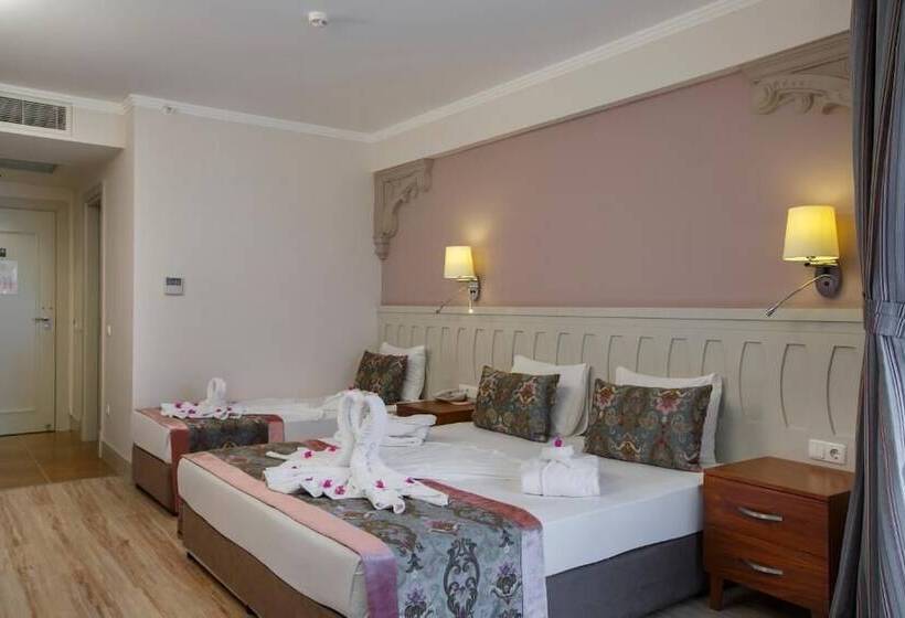 اتاق استاندارد با چشم‌انداز استخر, Side Crown Serenity All Inclusive
