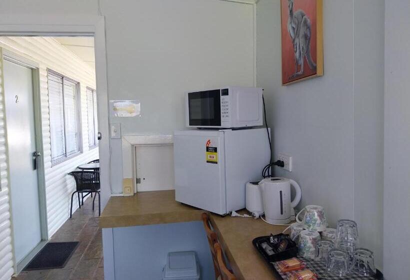 اتاق استاندارد چهار تخته, Motel Blackall