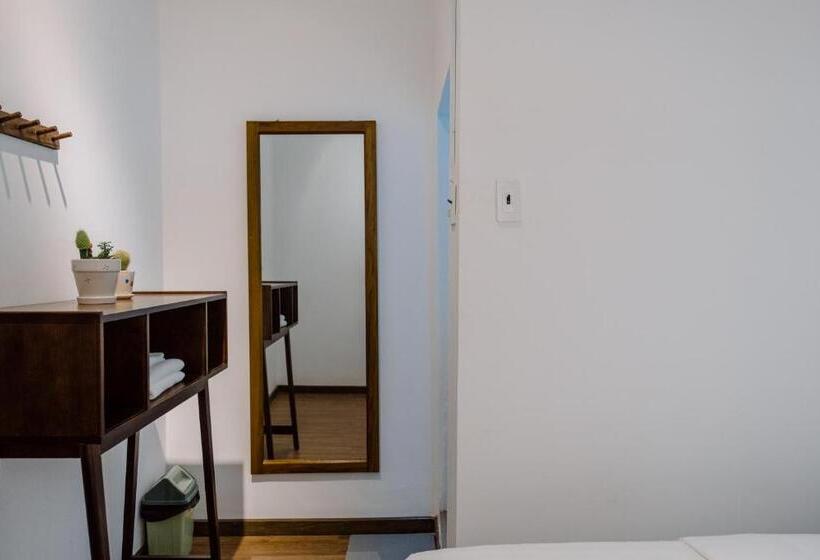 اتاق استاندارد چهار تخته, Laé Hostel