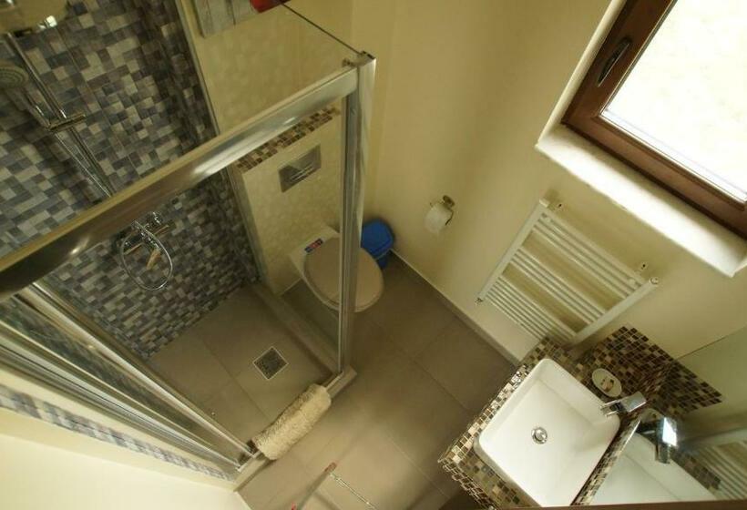 Chambre Deluxe, Vila Fara Nume