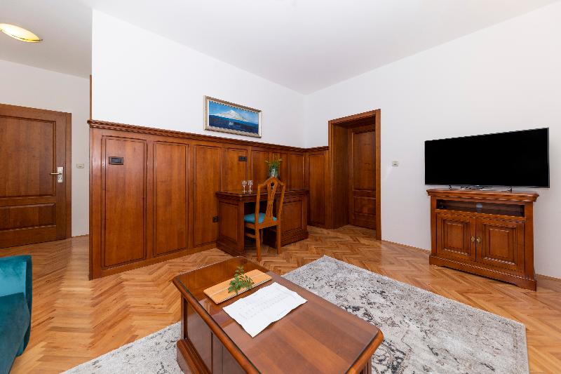اتاق لوکس, Heritage Hotel Tisno