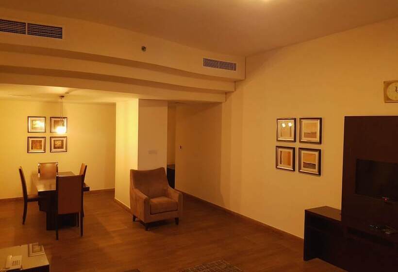 Апартаменты 2 Спальни, Tulip Creek Hotel Apartments
