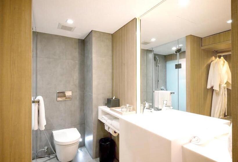 سوییت سوپریور, Ad Lib Hotel Bangkok