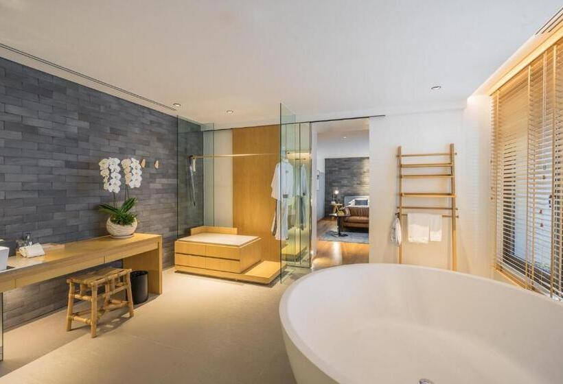 سوییت جونیور, Ad Lib Hotel Bangkok