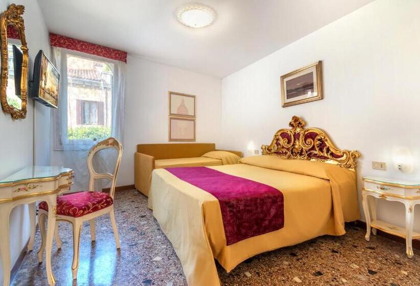 اتاق کلاسیک سه تخته, Casa Boccassini