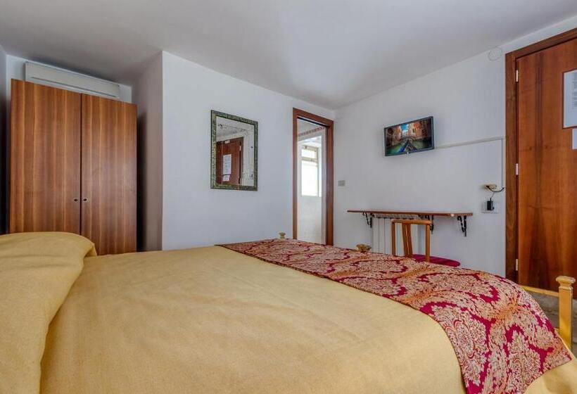 اتاق اکونومی, Casa Boccassini