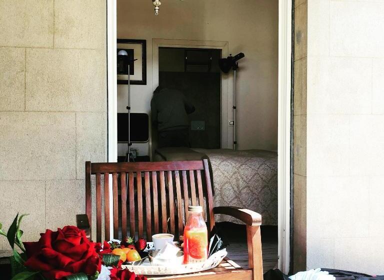 اتاق لوکس با بالکن, Villa Tower Inn