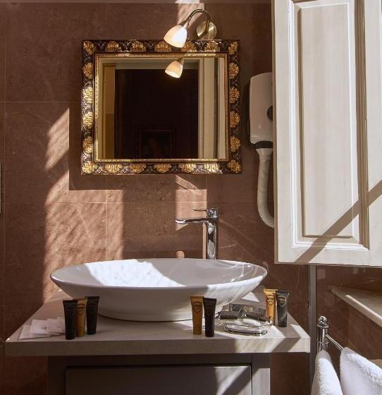 سوییت لوکس, Villa Tower Inn
