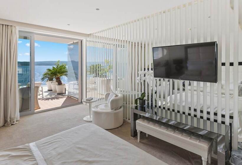 اتاق لوکس با چشم‌انداز دریا, Luxury Hotel Amabilis