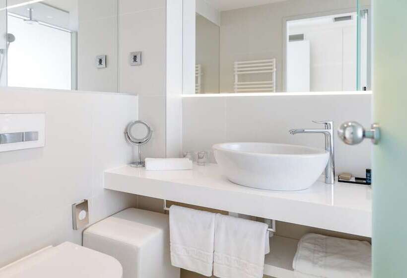 اتاق لوکس با چشم‌انداز دریا, Luxury Hotel Amabilis