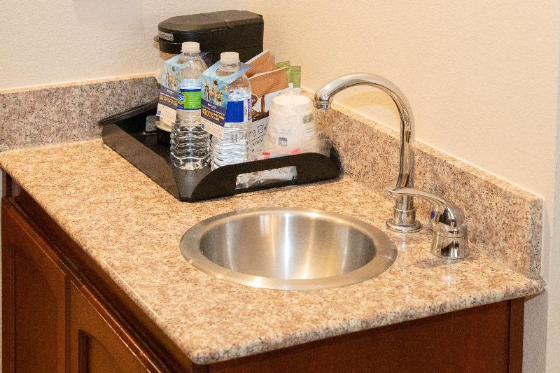 带大床的套房, Best Western I 5 Inn & Suites