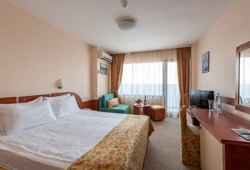 اتاق استاندارد سه نفره با چشم‌انداز کنار دریا, Burgas Beach