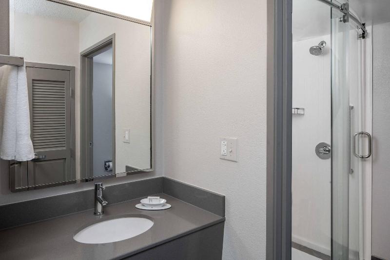 스탠다드 룸 킹사이즈 침대, Courtyard By Marriott Covington / Mandeville