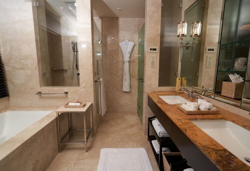 Номер Клуб, The Leela Palace Chennai