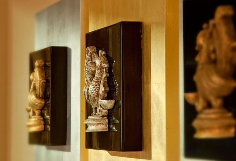 Номер Клуб, The Leela Palace Chennai