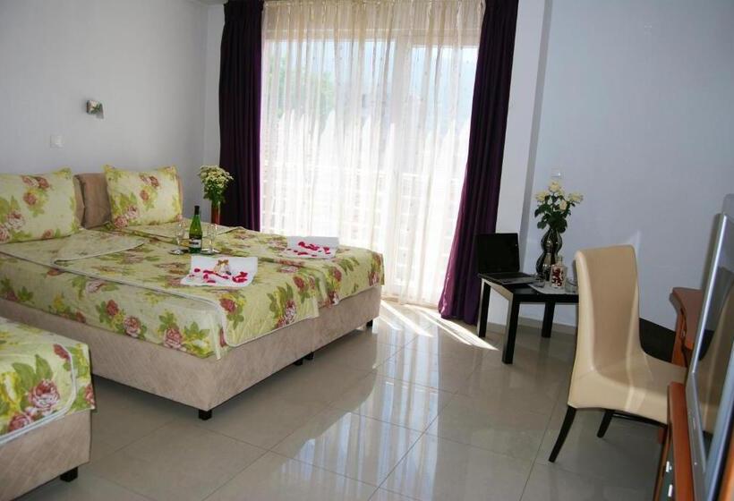 اتاق لوکس سه تخته, Villa Milka