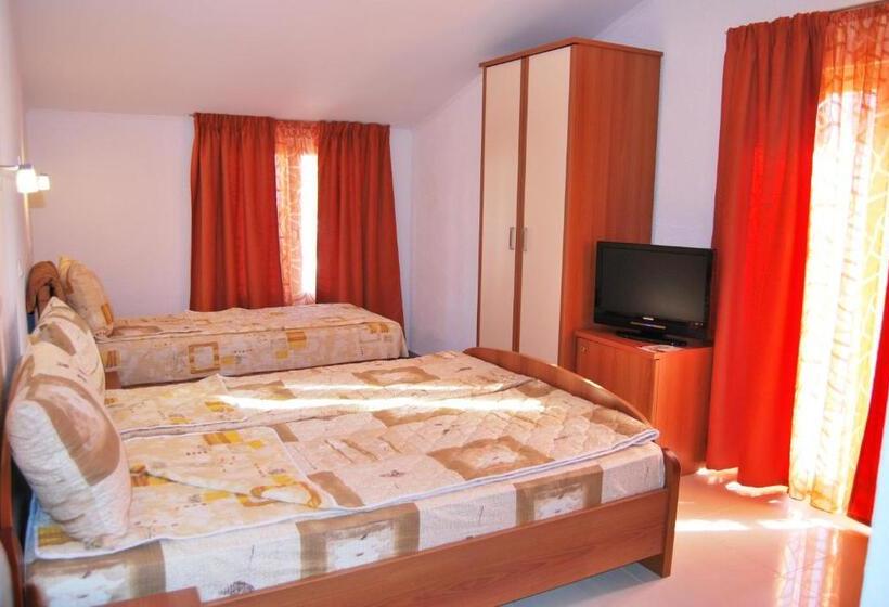 اتاق استاندارد سه نفره, Villa Milka