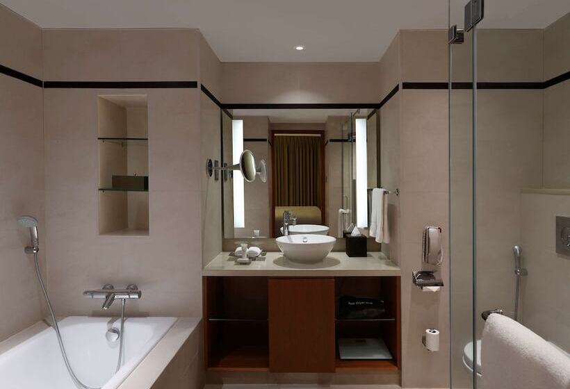 스탠다드 룸, Hilton Bangalore Embassy Golflinks