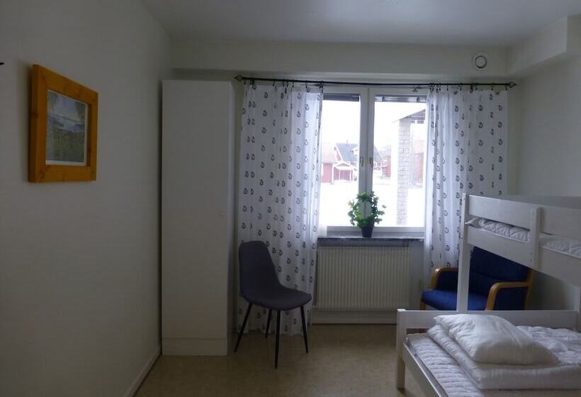 Quarto Triplo Estandar Banheiro Compartilhado, Saxvikens Vandrarhem