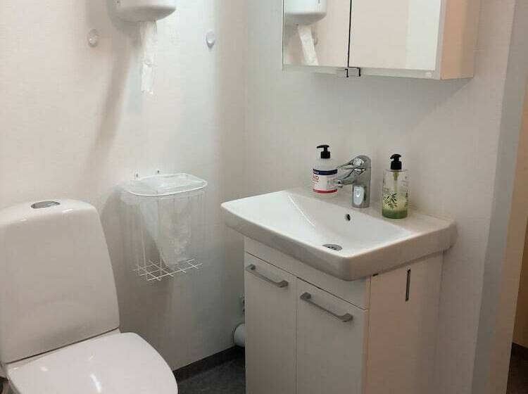 Quarto Triplo Estandar Banheiro Compartilhado, Saxvikens Vandrarhem