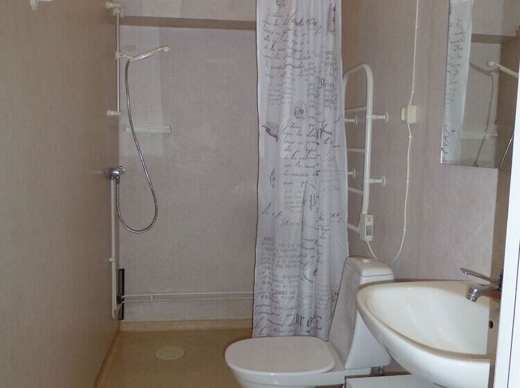 Quarto Triplo Estandar Banheiro Compartilhado, Saxvikens Vandrarhem