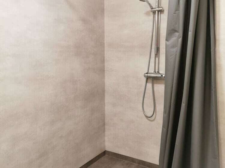 Quarto Familiar Banheiro Compartilhado, Saxvikens Vandrarhem