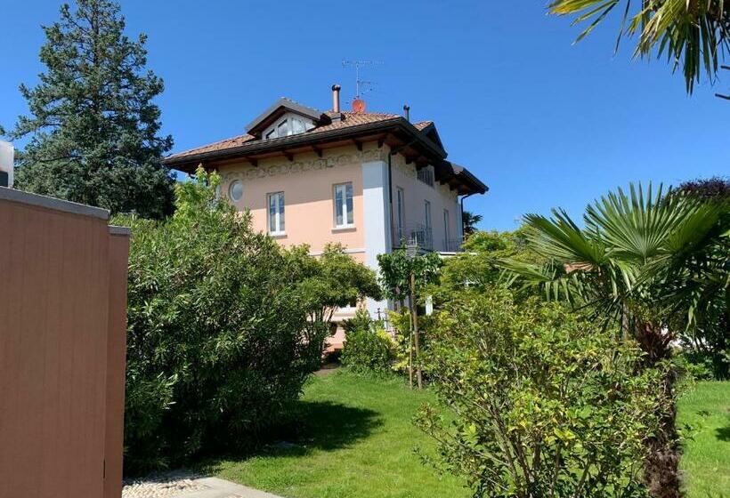 اتاق استاندارد با چشم‌انداز باغ, Casabella Lago Maggiore