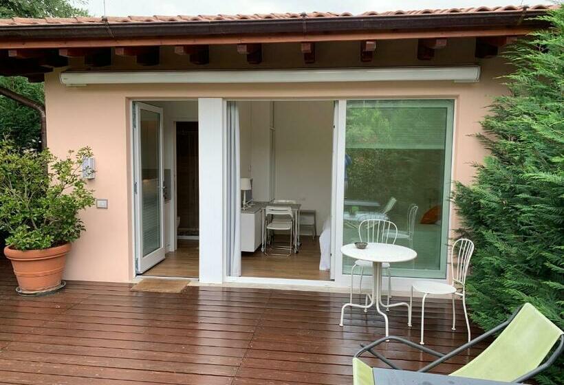 اتاق استاندارد با چشم‌انداز باغ, Casabella Lago Maggiore