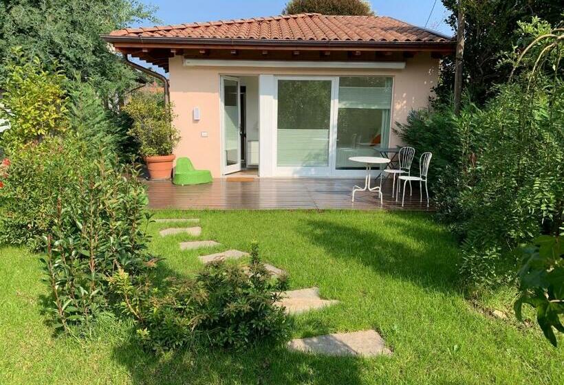 اتاق استاندارد با چشم‌انداز باغ, Casabella Lago Maggiore