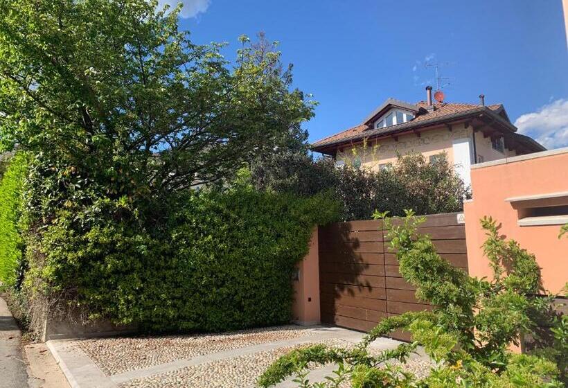 اتاق استاندارد با چشم‌انداز باغ, Casabella Lago Maggiore
