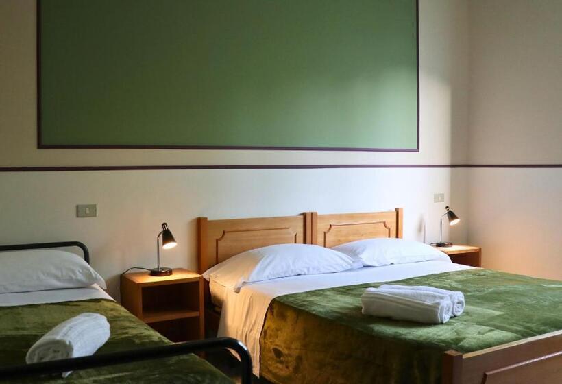 اتاق استاندارد سه نفره, Ostello E Camere Private Prima Luce Foresteria