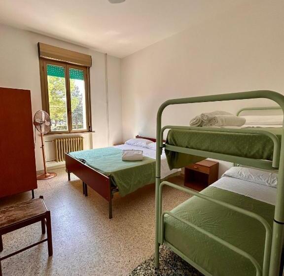 اتاق استاندارد چهار تخته, Ostello E Camere Private Prima Luce Foresteria