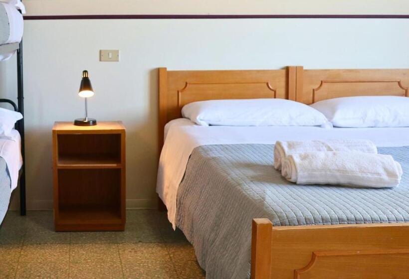 اتاق استاندارد چهار تخته, Ostello E Camere Private Prima Luce Foresteria