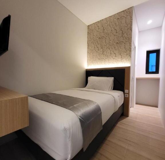 استودیوی استاندارد, Grand Plaza Boutique