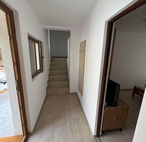 דירת שני חדרים, Casa Dintre Brazi Hunedoara