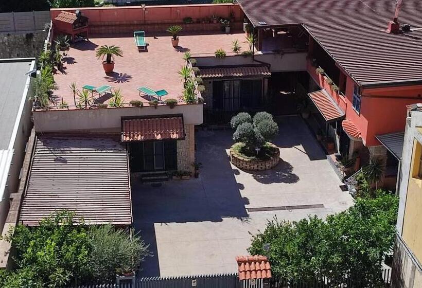 Номер Стандарт Трехместный, Midway House Italy