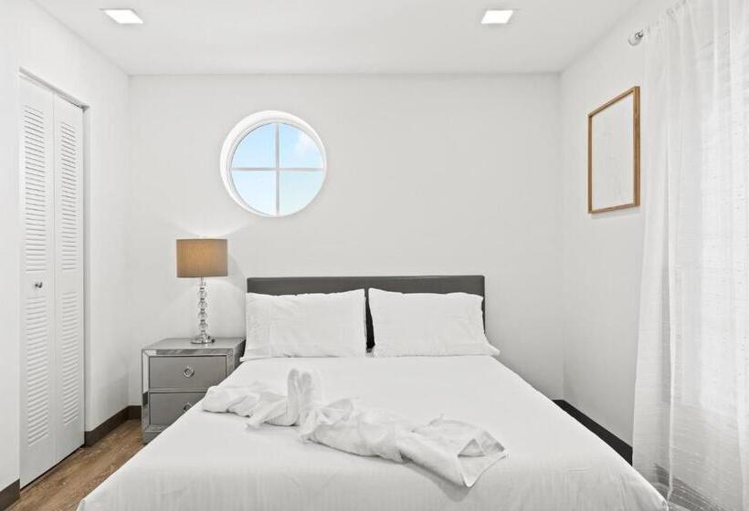 스탠다드 스튜디오, Sunset Inn South Miami