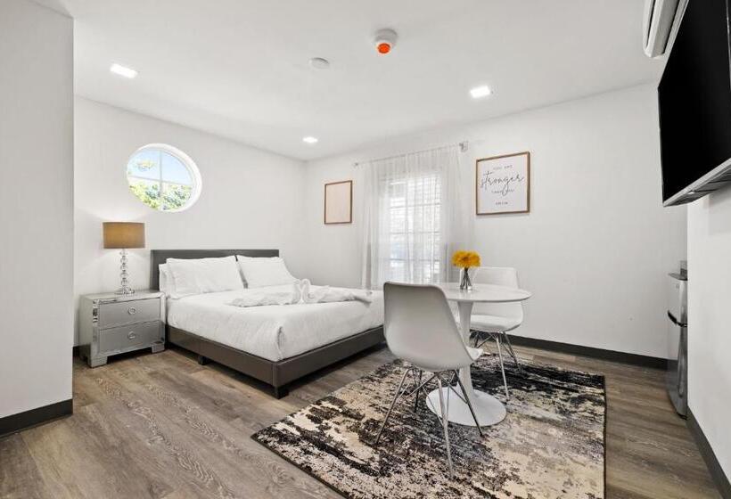 스탠다드 스튜디오, Sunset Inn South Miami