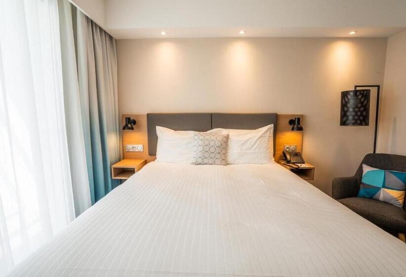 家庭间, Holiday Inn   Bordeaux Merignac, An Ihg