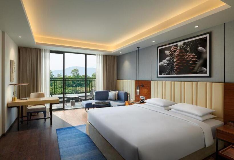 带大床的俱乐部房间, Hyatt Regency Dehradun Resort And Spa